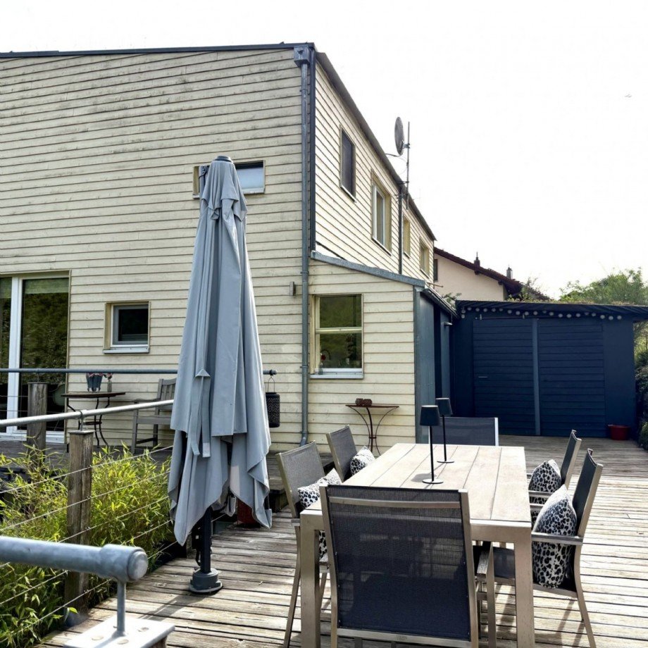 Erdgeschoss - umlaufender Balkon mit großzügiger Holzterrasse Doppelhaush�lfte Unterjesingen