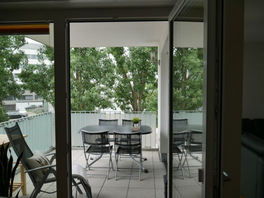 Gem�tlich und praktisch - �berdachter Balkon Etagenwohnung B�blingen