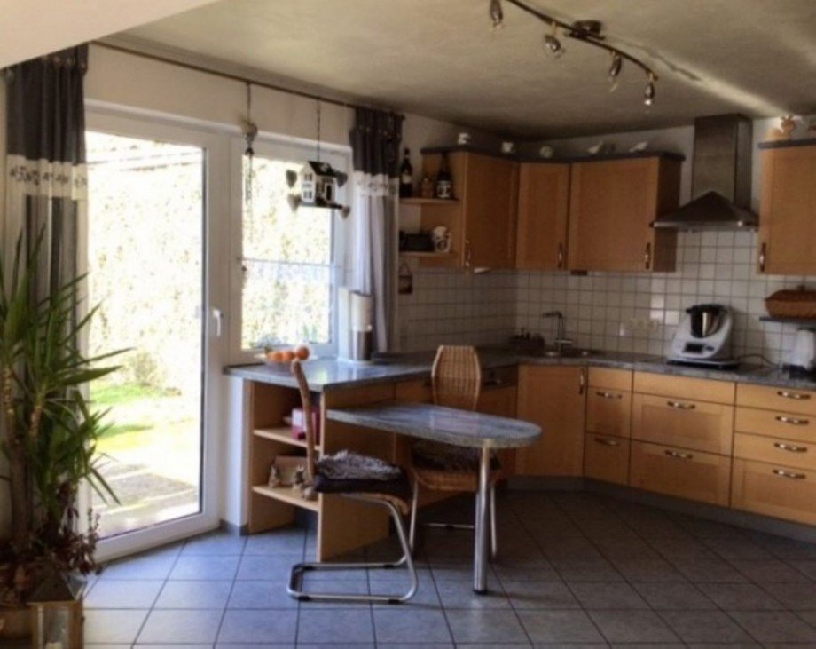 Offene Küche mit Ausgang zur Terrasse Einfamilienhaus Dornhan-Bettenhausen