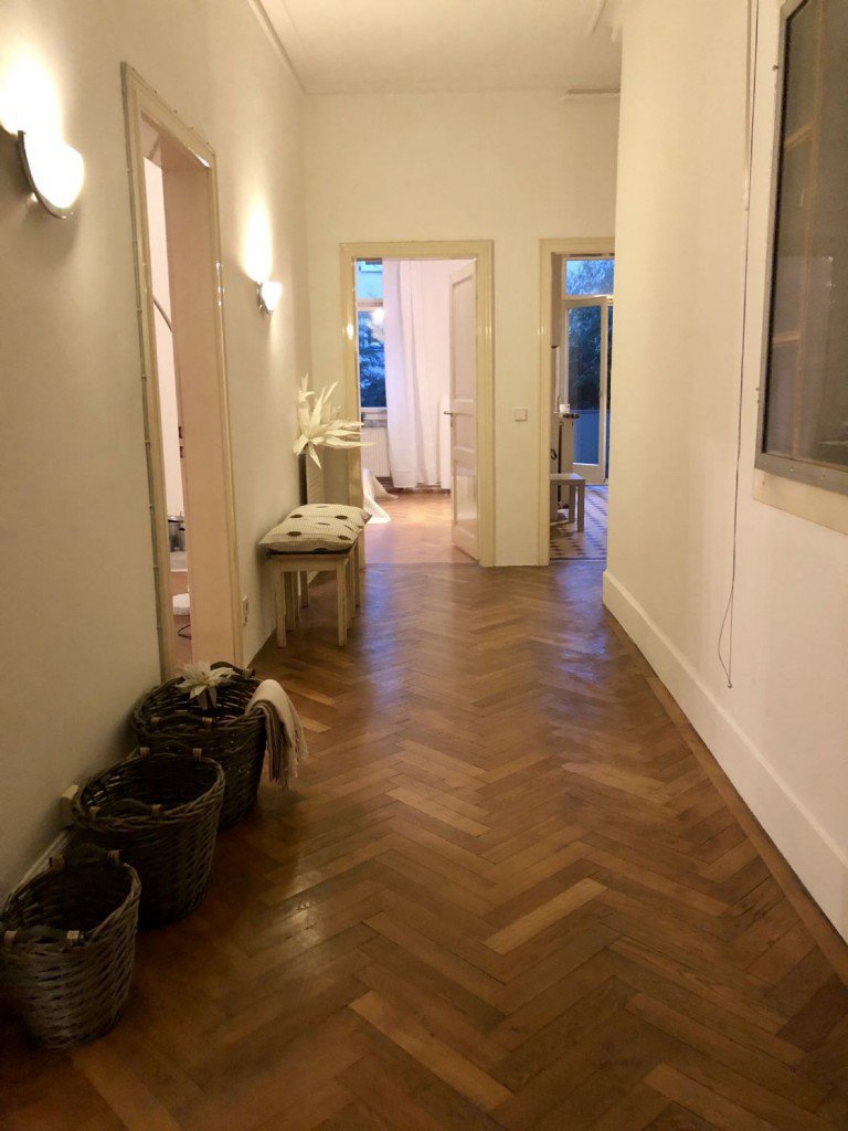 Stilvolle Diele Stuttgart - Mitte Etagenwohnung Gepflegte 4 Zimmer Altbauwohnung im Herzen Stuttgarts - verkauft -