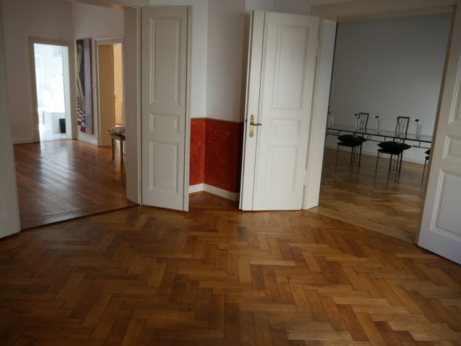 Antike Fl�gelt�ren Etagenwohnung Stuttgart
