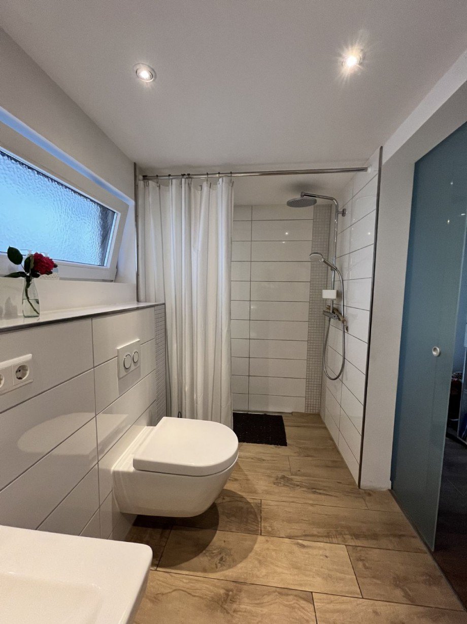 Begehbare Dusche im OG Doppelhaush�lfte Grafenau
