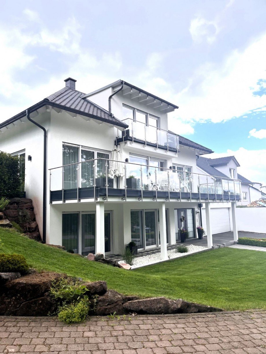 Neuwertiges Einfamilienhaus - einziehen - wohlfühlen - genießen Einfamilienhaus Bad Liebenzell