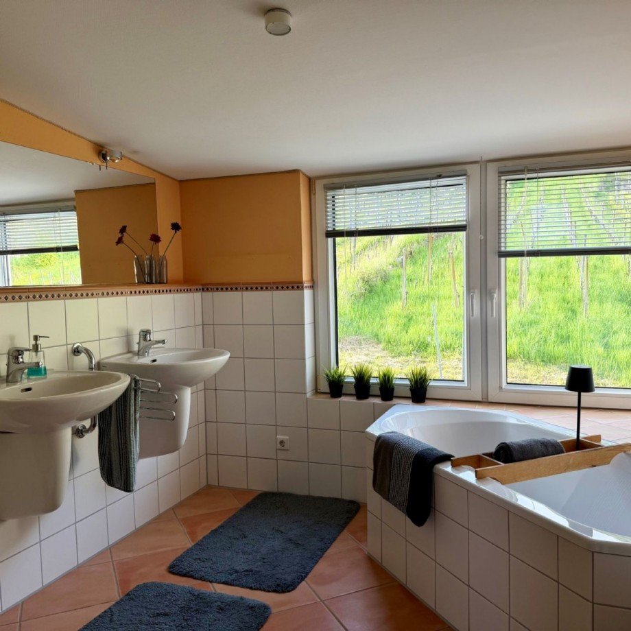 Dachgeschoss - Badezimmer mit tollem Ausblick Doppelhaush�lfte Unterjesingen