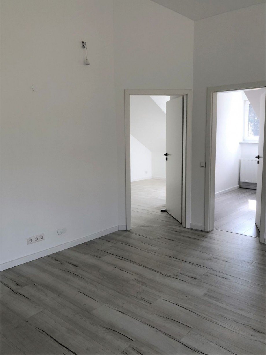 Blick in beide Zimmer Dachgeschosswohnung Aidlingen - Deufringen