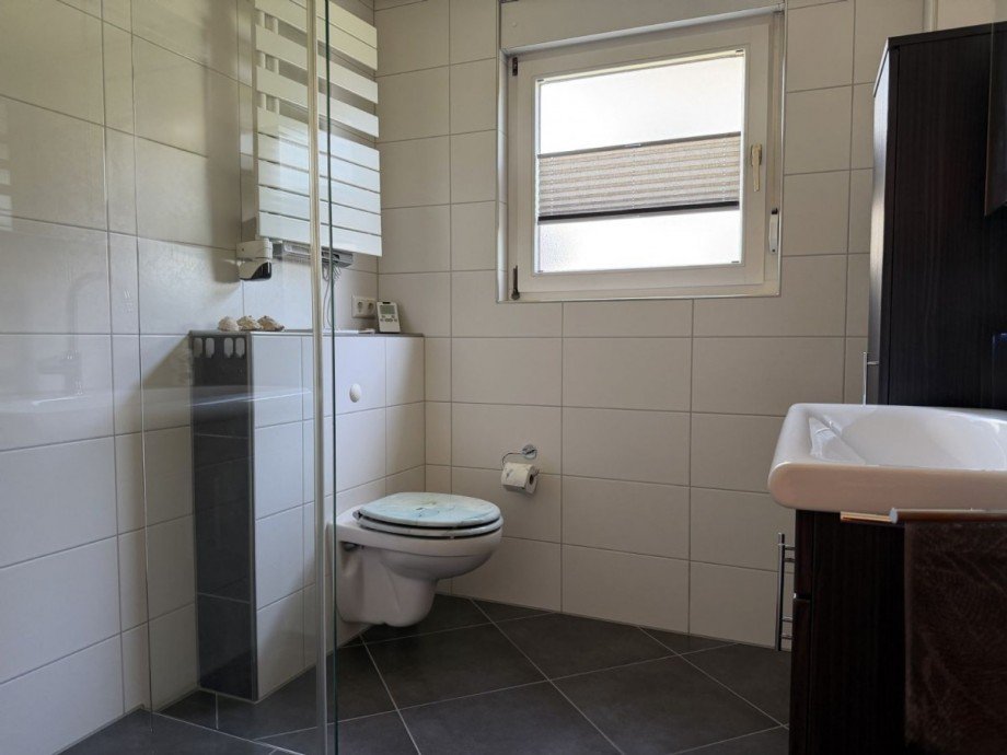 Modernisiertes Bad mit Fußbodenheizung Terrassenwohnung Herrenberg - Ehbühl