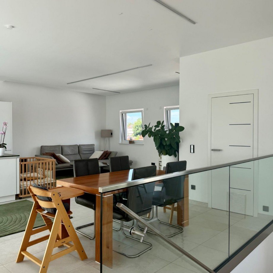 DG - Wohn-Essbereich - Abstellraum mit Waschmaschinenanschluss Penthousewohnung Böblingen