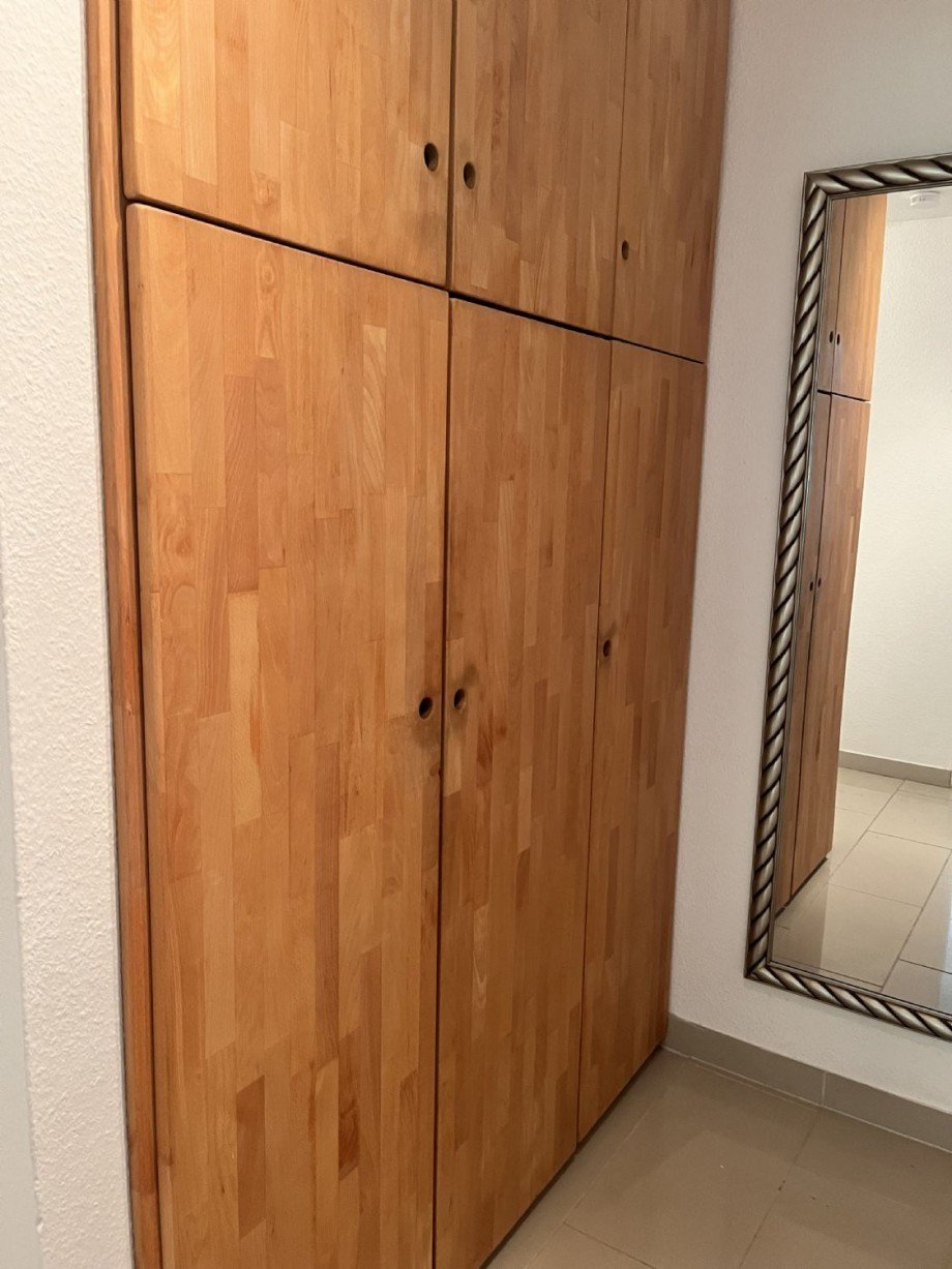 Flur mit Einbauschrank -praktisch f�r Garderobe / Stauraum Etagenwohnung Tübingen