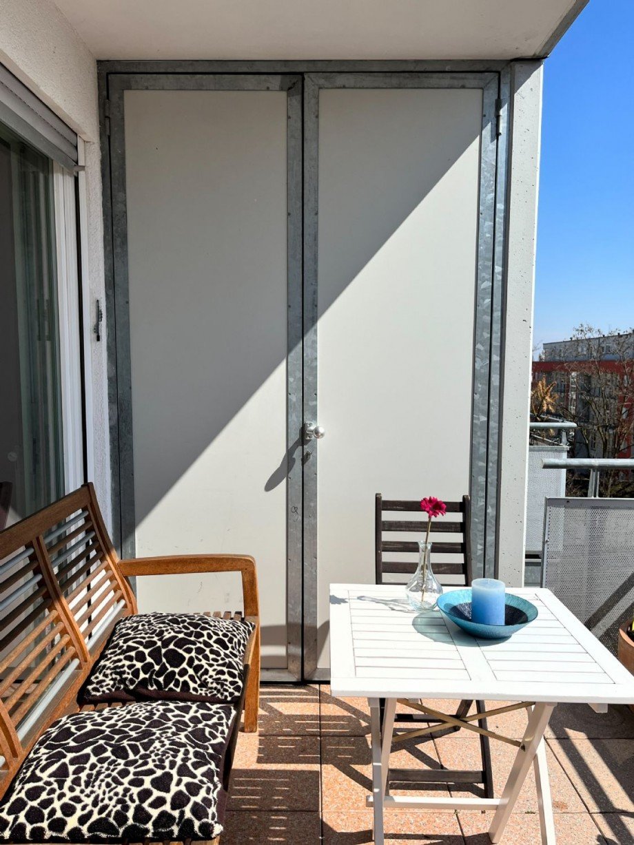 DG - Gemütliche, überdachte Dachterrasse (Balkon) mit Abstellraum Etagenwohnung Ostfildern