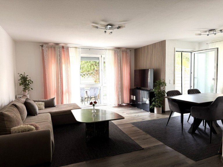 Wohn-Essbereich Gäufelden - Nebringen - Böblingen Terrassenwohnung Charmante 3-Zimmer-Erdgeschosswohnung mit Terrasse in ruhiger Lage