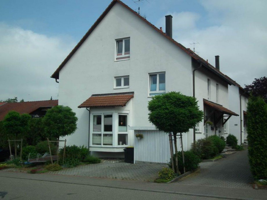3 Stellpl�tze am Haus mit Holzh�usle Doppelhaush�lfte Schorndorf