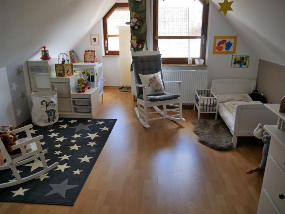 Tolles Kinderzimmer mit viel Platz zum Spielen Maisonettewohnung Bondorf