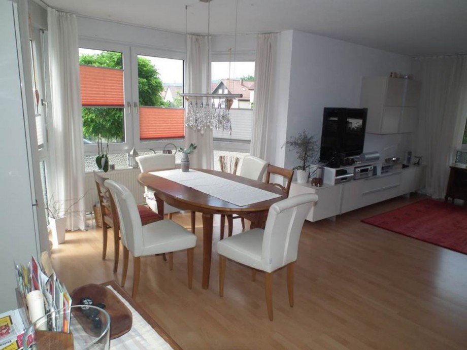 Praktischer heller Essbereich an der K�che Doppelhaush�lfte Schorndorf