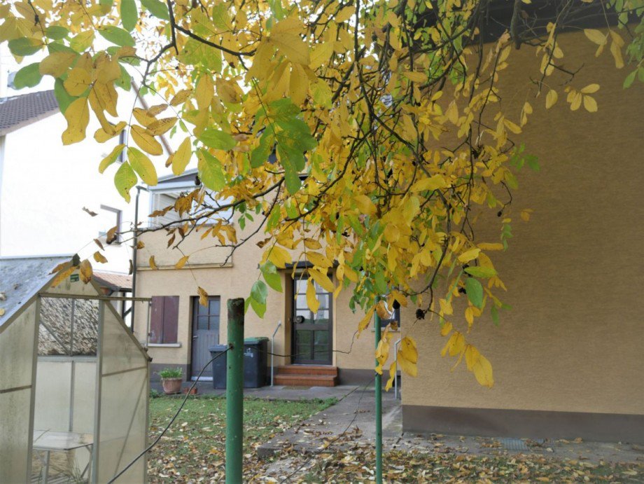 Innenliegender, gesch�tzter Hauseingang Mehrfamilienhaus Böblingen - Dagersheim
