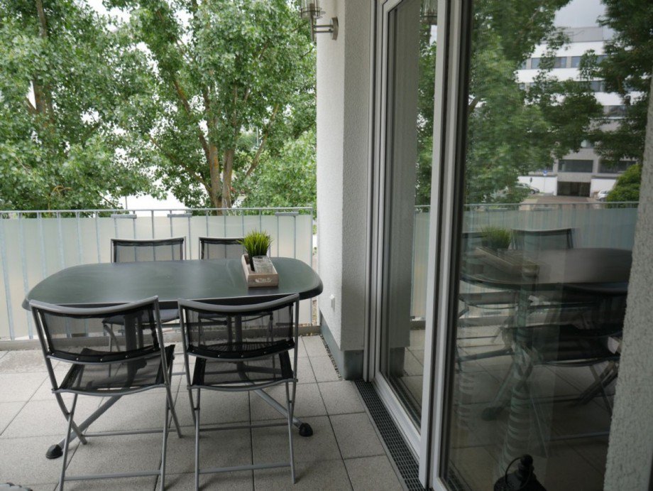 Balkon mit sch�ner Glasfront Etagenwohnung B�blingen