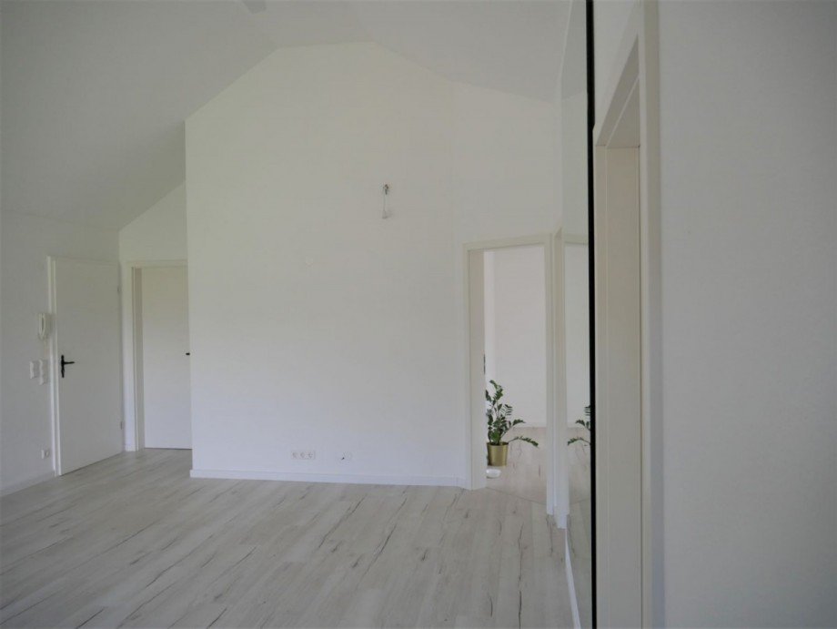 Eingangsbereich-modern-offen-hohe R�ume Dachgeschosswohnung Aidlingen - Deufringen