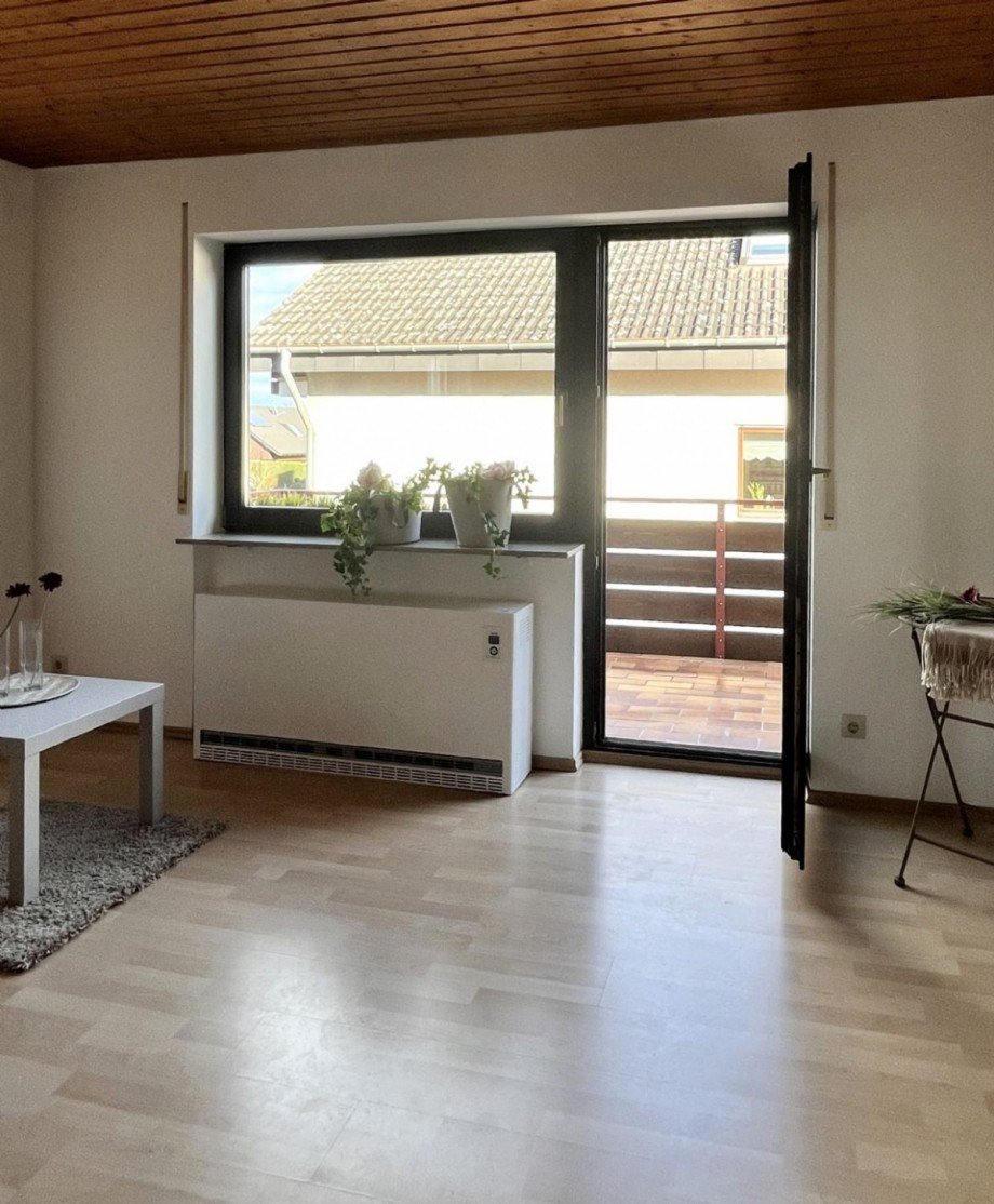 Wohnbereich mit sonnigem Balkon Etagenwohnung G�ufelden-Nebringen