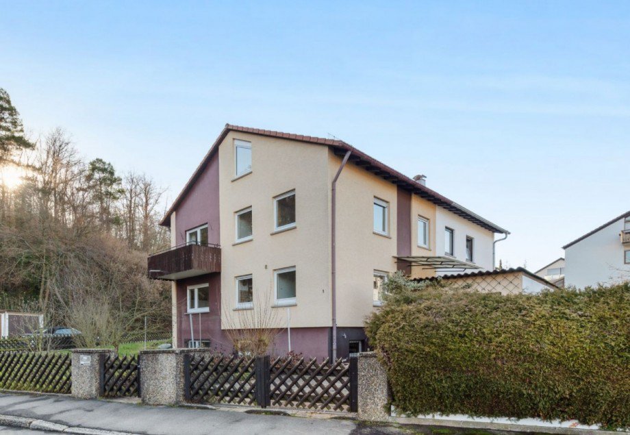 Eingez�untes Grundst�ck mit viel Potenzial Doppelhaush�lfte Böblingen