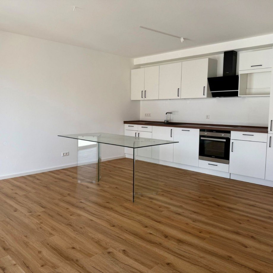 Offene Einbauküche inklusiver Großgeräten Etagenwohnung Böblingen