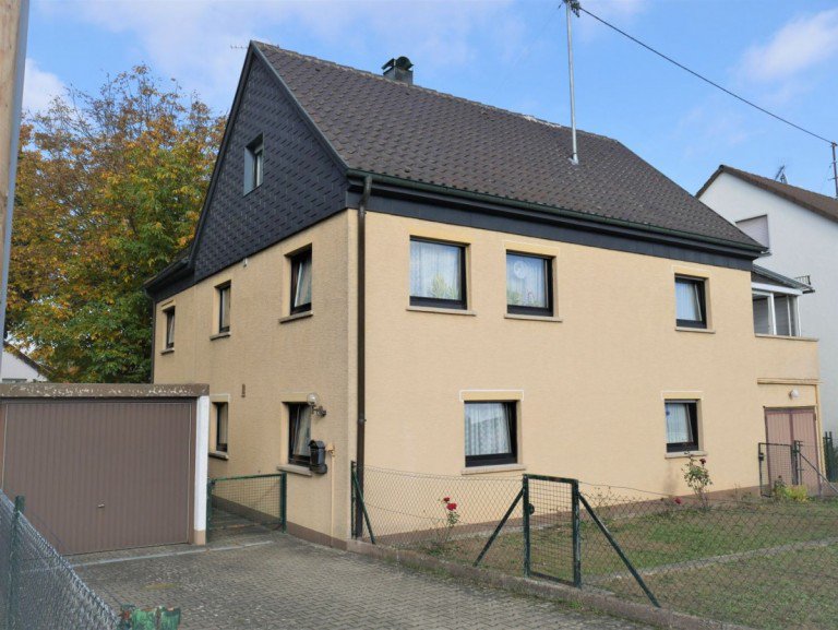  Böblingen - Dagersheim Mehrfamilienhaus Freistehendes Zweifamilienhaus in sonniger Lage mit großem Garten