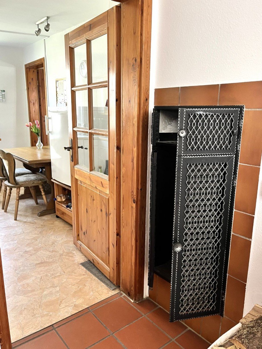 Umgebauter, nostalgischer Kaminofen im Erdgeschoss Einfamilienhaus Neuhausen